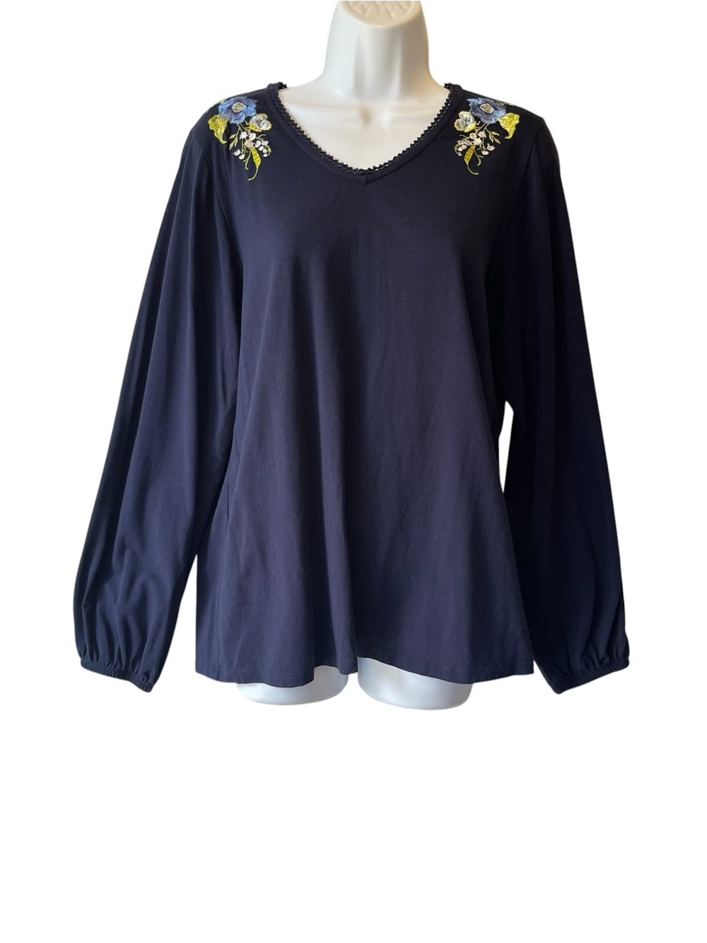 Susan Graver long sleeve shirt M Embroidered flowers Navy blue V-neck Womens top